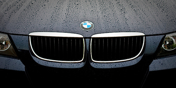 328xi in Rain